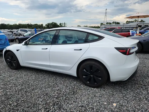 5YJ3E1EAXSF047126 2025 TESLA MODEL 3 - Image 2