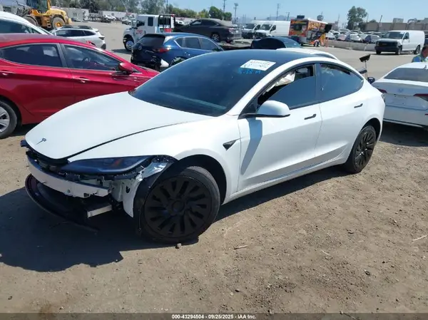 5YJ3E1EAXSF063519 2025 TESLA MODEL 3 - Image 2