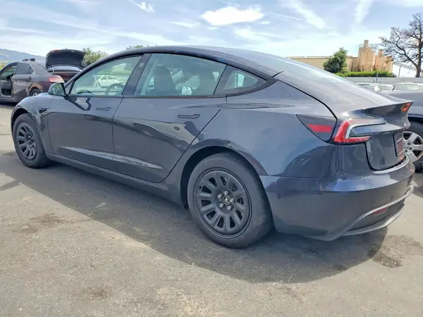 5YJ3E1EAXSF131219 2025 TESLA MODEL 3 - Image 2