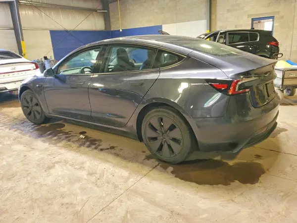 5YJ3E1EAXSF879842 2025 TESLA MODEL 3 - Image 2