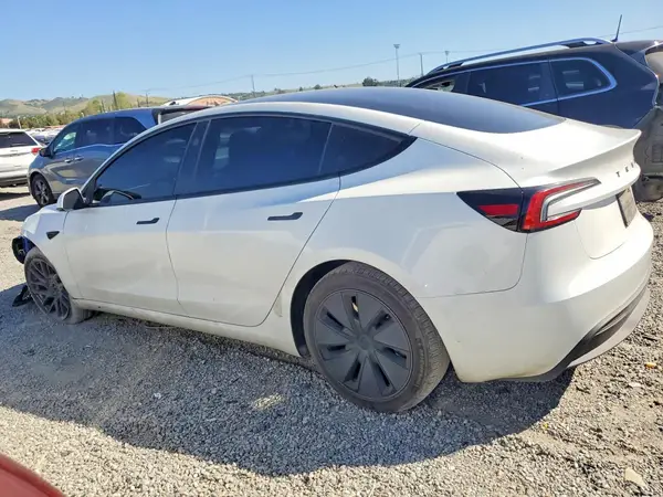 5YJ3E1EAXSF881770 2025 TESLA MODEL 3 - Image 2