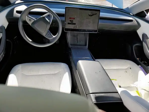 5YJ3E1EAXSF882661 2025 TESLA MODEL 3 - Image 8