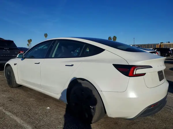 5YJ3E1EAXSF885222 2025 TESLA MODEL 3 - Image 2