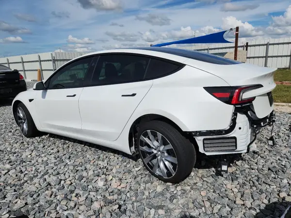 5YJ3E1EAXSF888086 2025 TESLA MODEL 3 - Image 2