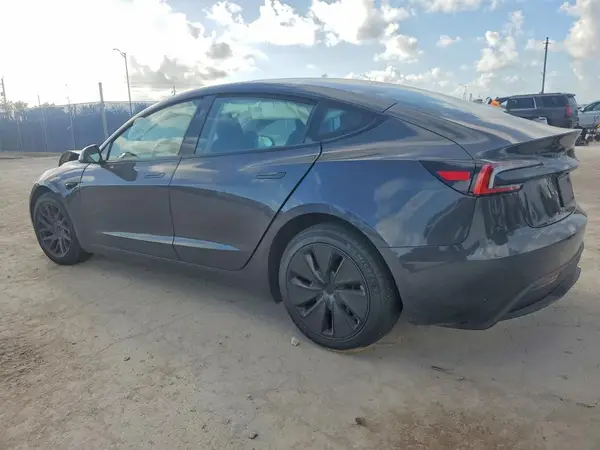 5YJ3E1EAXSF904044 2025 TESLA MODEL 3 - Image 2