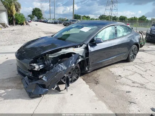 5YJ3E1EAXSF905596 2025 TESLA MODEL 3 - Image 2