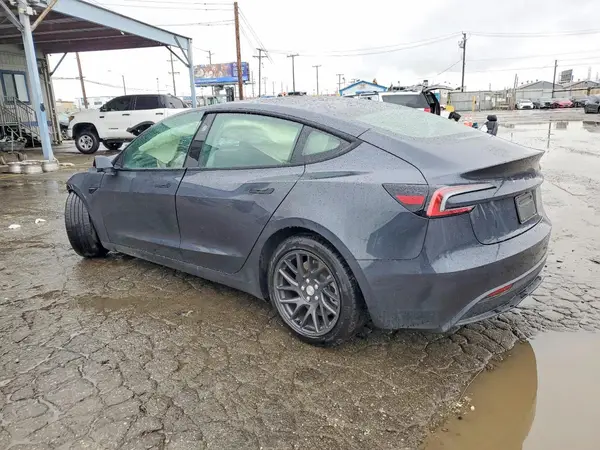 5YJ3E1EAXSF907574 2025 TESLA MODEL 3 - Image 2