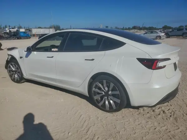 5YJ3E1EAXSF908174 2025 TESLA MODEL 3 - Image 2
