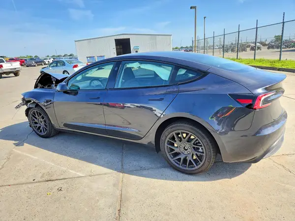 5YJ3E1EAXSF908224 2025 TESLA MODEL 3 - Image 2