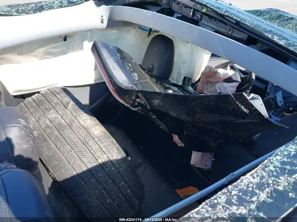 5YJ3E1EAXSF927128 2025 TESLA MODEL 3 - Image 8