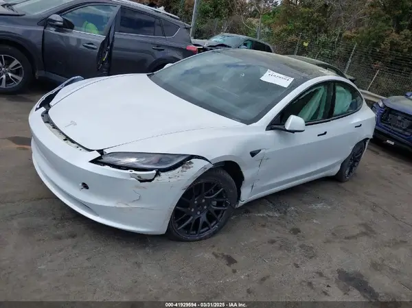 5YJ3E1EAXSF929042 2025 TESLA MODEL 3 - Image 2