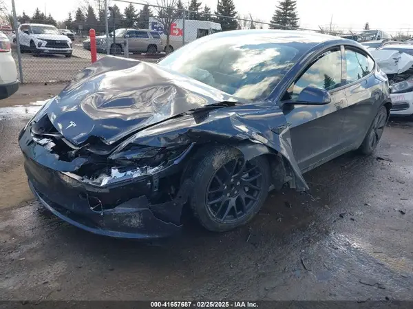 5YJ3E1EAXSF932832 2025 TESLA MODEL 3 - Image 2