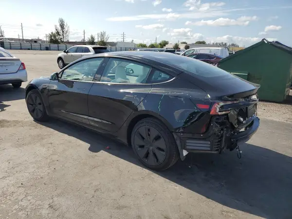 5YJ3E1EAXSF934676 2025 TESLA MODEL 3 - Image 2