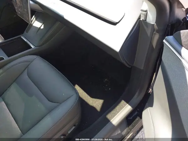 5YJ3E1EAXSF939750 2025 TESLA MODEL 3 - Image 8