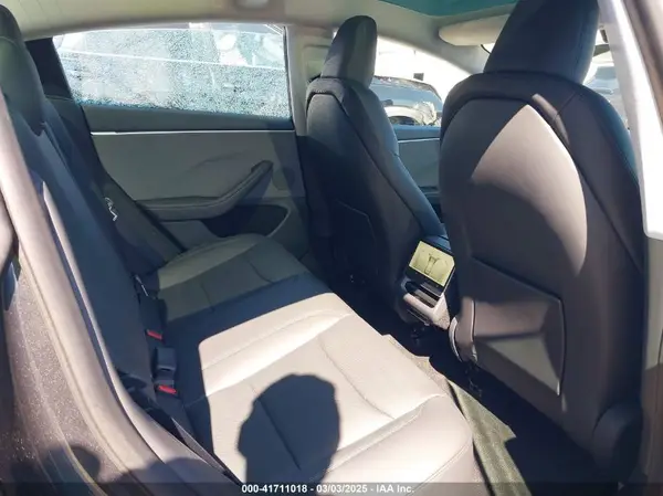 5YJ3E1EAXSF940137 2025 TESLA MODEL 3 - Image 8