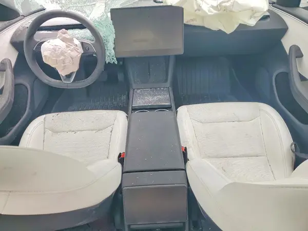 5YJ3E1EAXSF943006 2025 TESLA MODEL 3 - Image 8