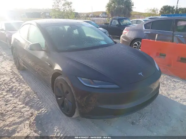 5YJ3E1EAXSF974949 2025 TESLA MODEL 3 - Image 1