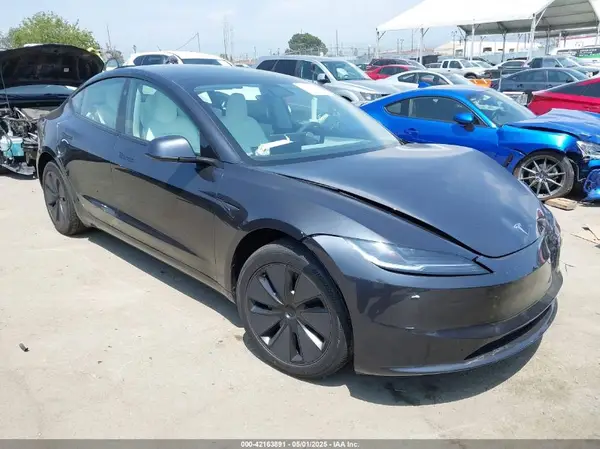 5YJ3E1EAXSF983053 2025 TESLA MODEL 3 - Image 1
