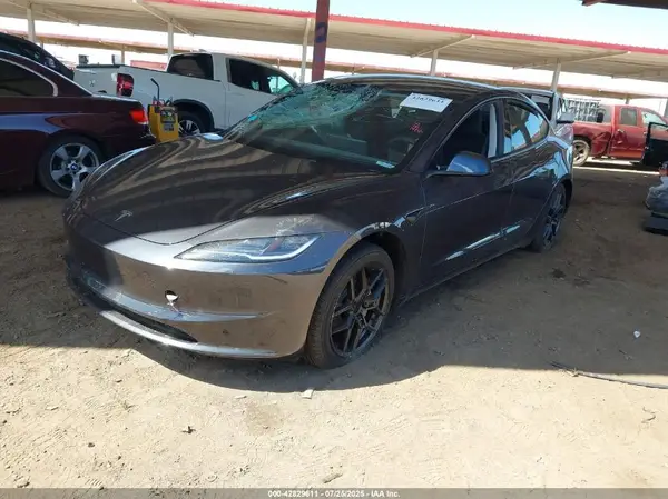 5YJ3E1EAXSF988818 2025 TESLA MODEL 3 - Image 2