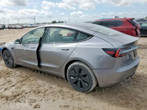 5YJ3E1EAXSF994019 2025 TESLA MODEL 3 - Image 2