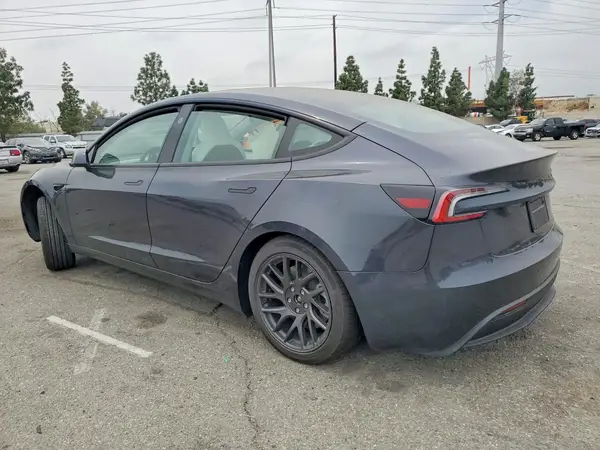 5YJ3E1EAXTF125499 2026 TESLA MODEL 3 - Image 2