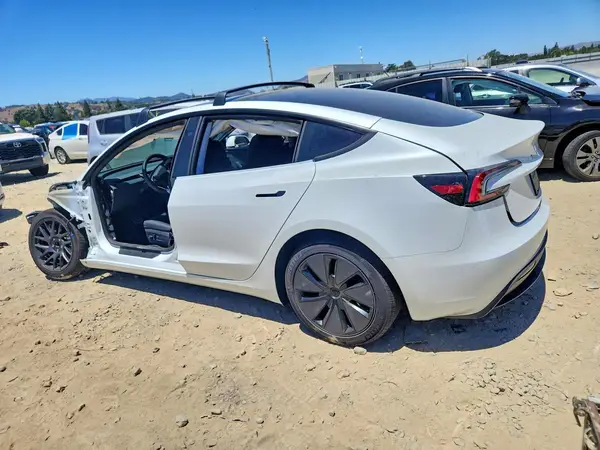 5YJ3E1EAXTF153335 2026 TESLA MODEL 3 - Image 2