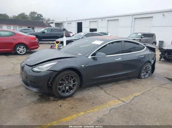 5YJ3E1EB0JF066095 2018 TESLA MODEL 3 - Image 2