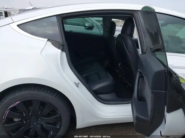 5YJ3E1EB0JF073838 2018 TESLA MODEL 3 - Image 8