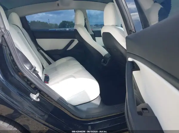 5YJ3E1EB0JF078750 2018 TESLA MODEL 3 - Image 8