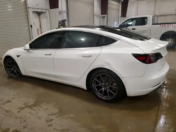 5YJ3E1EB0JF085388 2018 TESLA MODEL 3 - Image 2