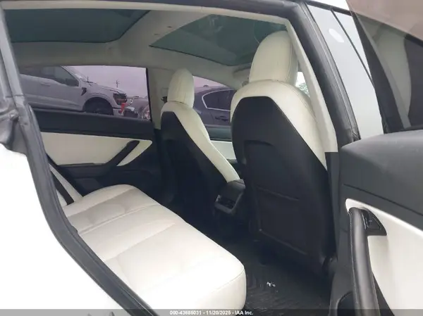 5YJ3E1EB0JF086332 2018 TESLA MODEL 3 - Image 8