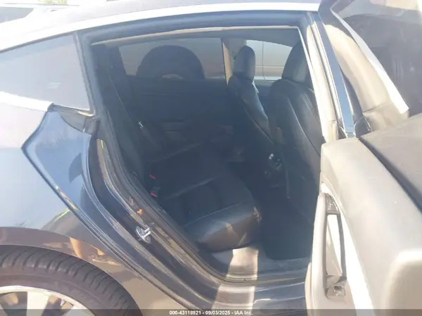 5YJ3E1EB0JF086945 2018 TESLA MODEL 3 - Image 8