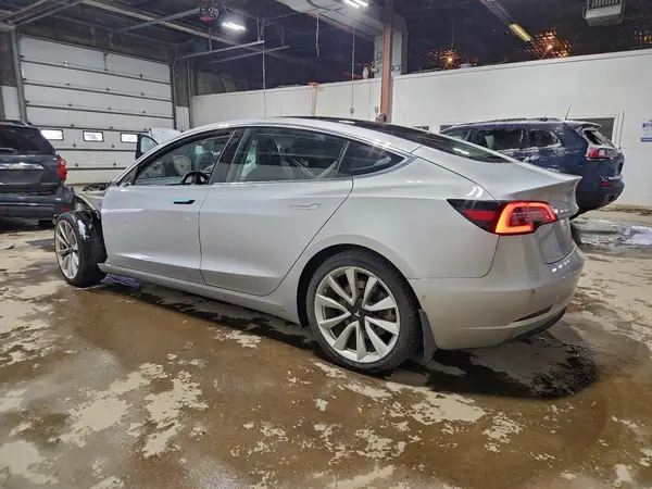 5YJ3E1EB0JF087657 2018 TESLA MODEL 3 - Image 2