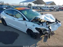 5YJ3E1EB0JF092440 2018 TESLA MODEL 3