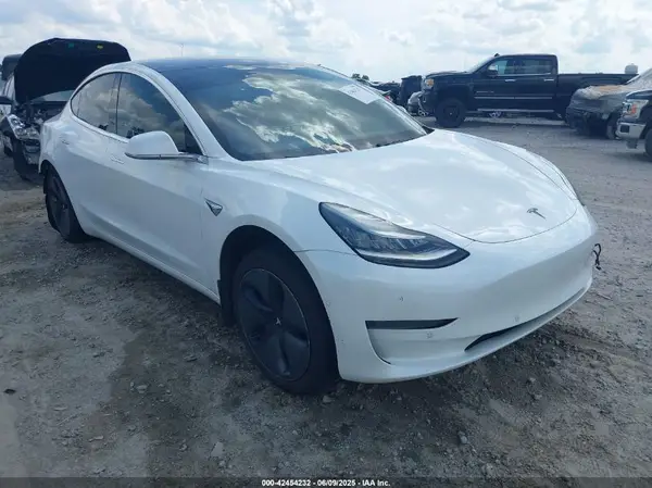 5YJ3E1EB0JF093846 2018 TESLA MODEL 3 - Image 1