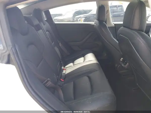 5YJ3E1EB0JF093846 2018 TESLA MODEL 3 - Image 8