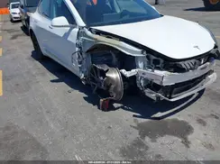 5YJ3E1EB0JF094690 2018 TESLA MODEL 3