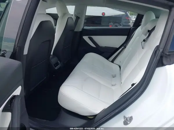 5YJ3E1EB0JF098108 2018 TESLA MODEL 3 - Image 8
