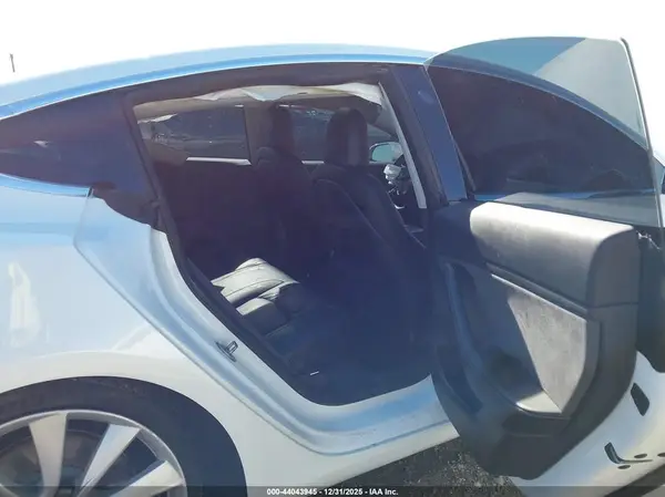 5YJ3E1EB0JF106532 2018 TESLA MODEL 3 - Image 8