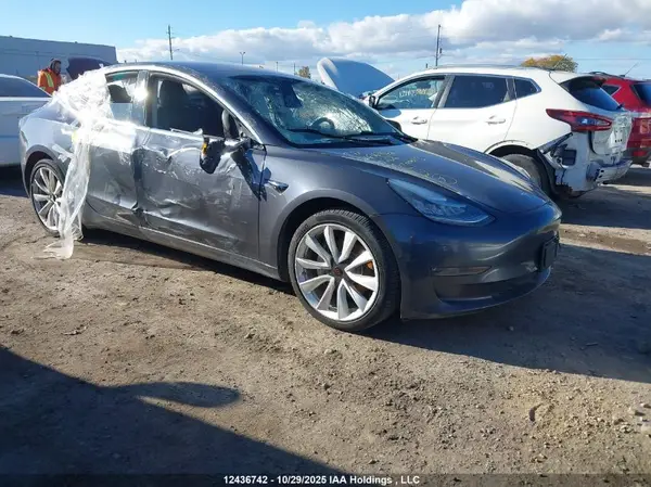5YJ3E1EB0JF110256 2018 TESLA MODEL 3 - Image 1