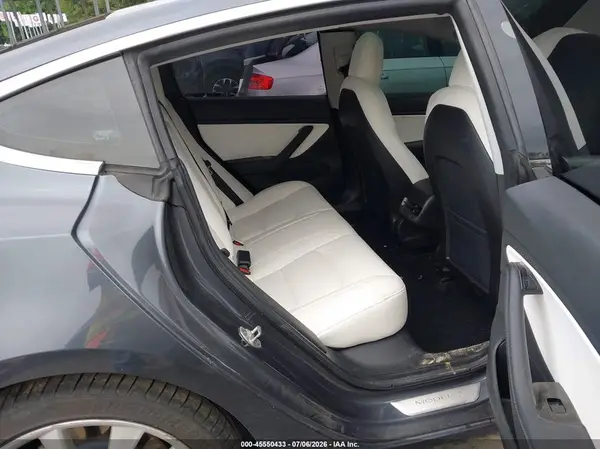5YJ3E1EB0JF170232 2018 TESLA MODEL 3 - Image 8