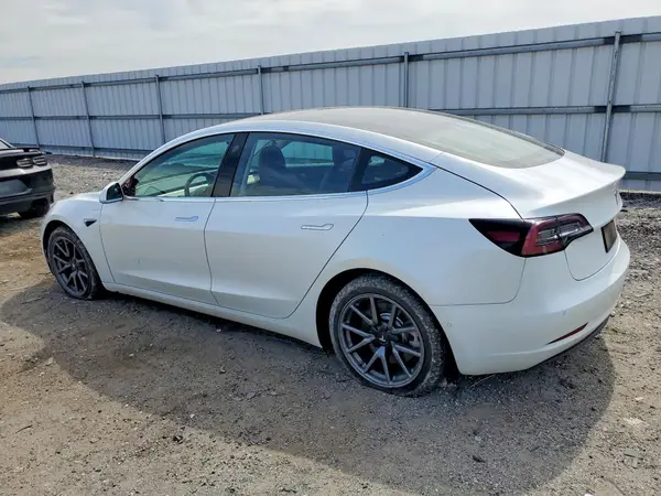5YJ3E1EB0JF185667 2018 TESLA MODEL 3 - Image 2