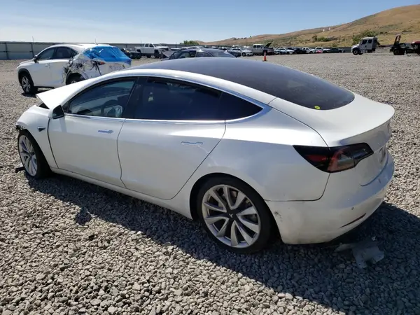 5YJ3E1EB0JF185796 2018 TESLA MODEL 3 - Image 2