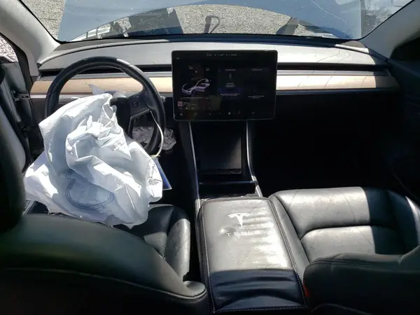 5YJ3E1EB0JF185796 2018 TESLA MODEL 3 - Image 8