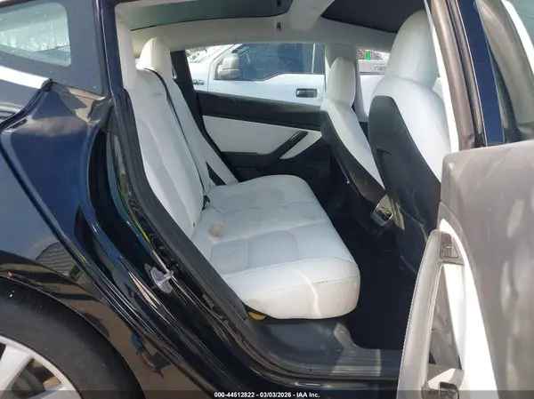 5YJ3E1EB0JF188276 2018 TESLA MODEL 3 - Image 8