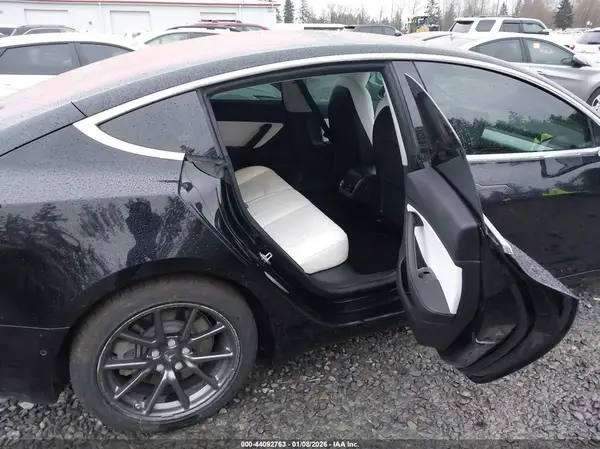 5YJ3E1EB0KF192362 2019 TESLA MODEL 3 - Image 8
