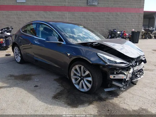5YJ3E1EB0KF194645 2019 TESLA MODEL 3 - Image 1