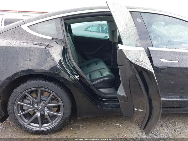 5YJ3E1EB0KF208561 2019 TESLA MODEL 3 - Image 8