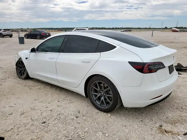5YJ3E1EB0KF388334 2019 TESLA MODEL 3 - Image 2