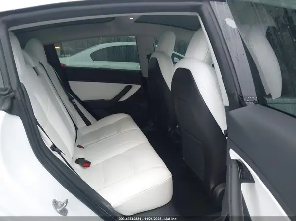 5YJ3E1EB0KF487607 2019 TESLA MODEL 3 - Image 8